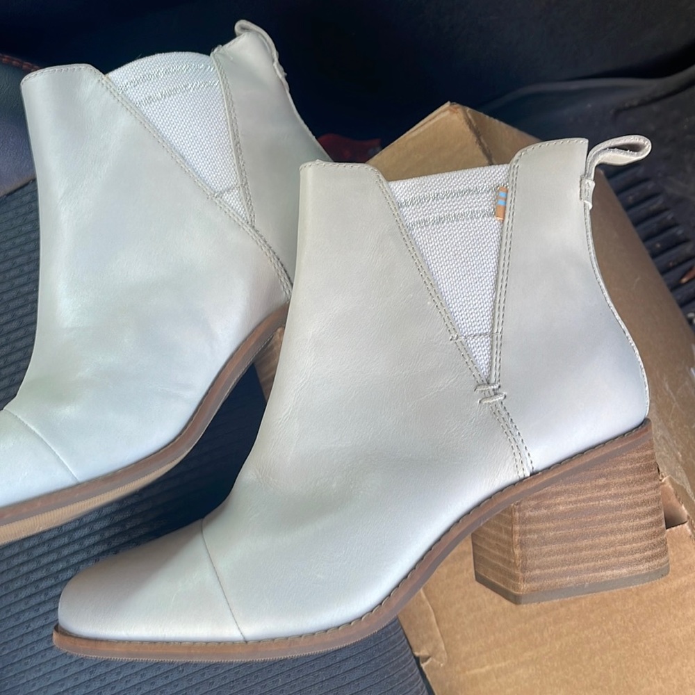 New Toms booties